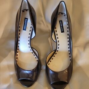 NWOT ALEX MARIE PATENT HEELS SIZE 7M